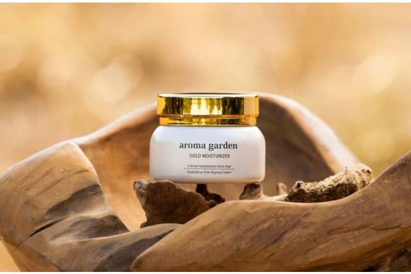 © aroma garden GOLD: Wellbeing aus der Aromachologie mit 24 Karat Mikrogold und pflanzlichen Superfoods