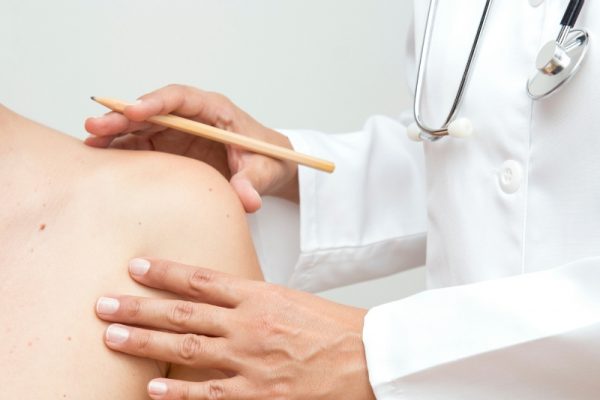 Krebsprävention mittels Hautscreening beim Dermatologen