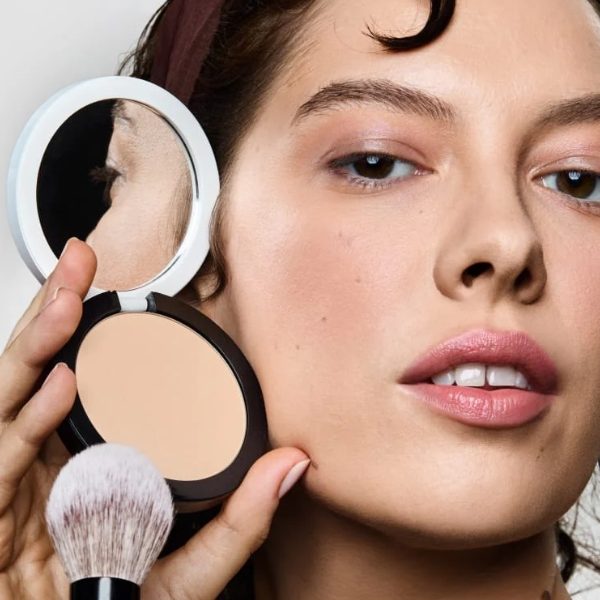 © UND GRETEL WOLKEN Compact Powder SPF 50+