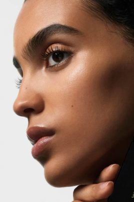 © VICTORIA BECKHAM Beauty - farbreduzierter Make-up-Luxus