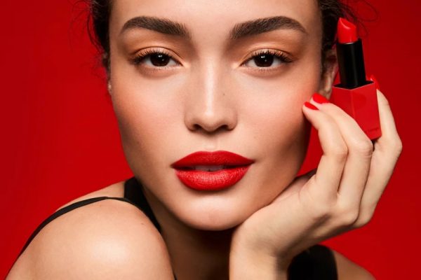 © Hung Vanngo Beauty - avantgardistischer Ausdruck von Farbe, Komposition und Kreativität