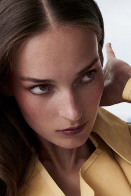 © LA BIOSTHÉTIQUE Futuristic Ease SS26 Look-Thema SCARLET