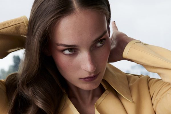 © LA BIOSTHÉTIQUE Futuristic Ease SS26 Look-Thema SCARLET