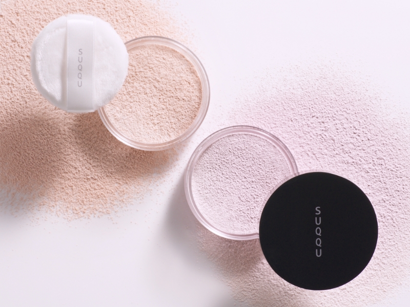 © SUQQU Sheer Loose Powder
