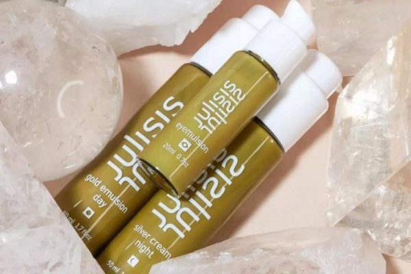 © JULISIS - homöopathisches Pflanzenwissen in gehaltvoller Edelsteinkosmetik