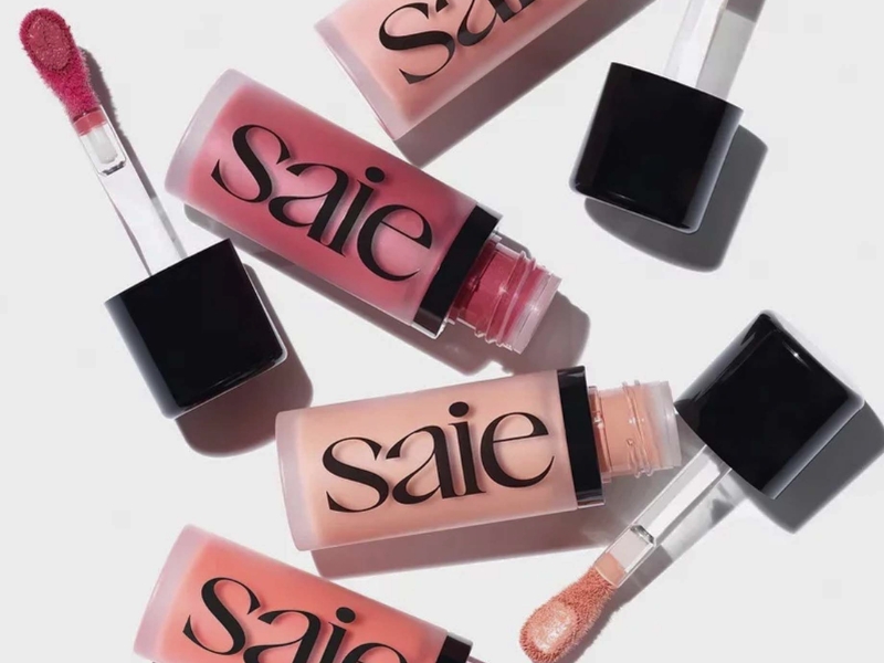 © Saie GLOSSYBOUNCE High-Shine Hydrating Lip Gloss Oil